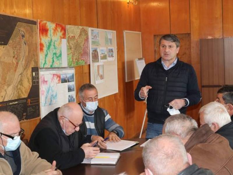 ცაგერის მუნიციპალიტეტის  მერმა გიორგი ნემსაძემ სამუშაო თათბირი ჩაატარა მერის...